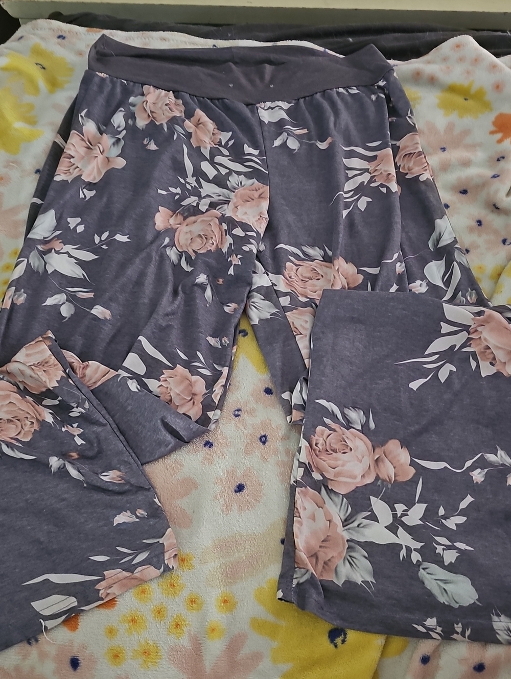 Women's Wide-Leg Floral Lounge Pants - Blush Floral on Charcoal